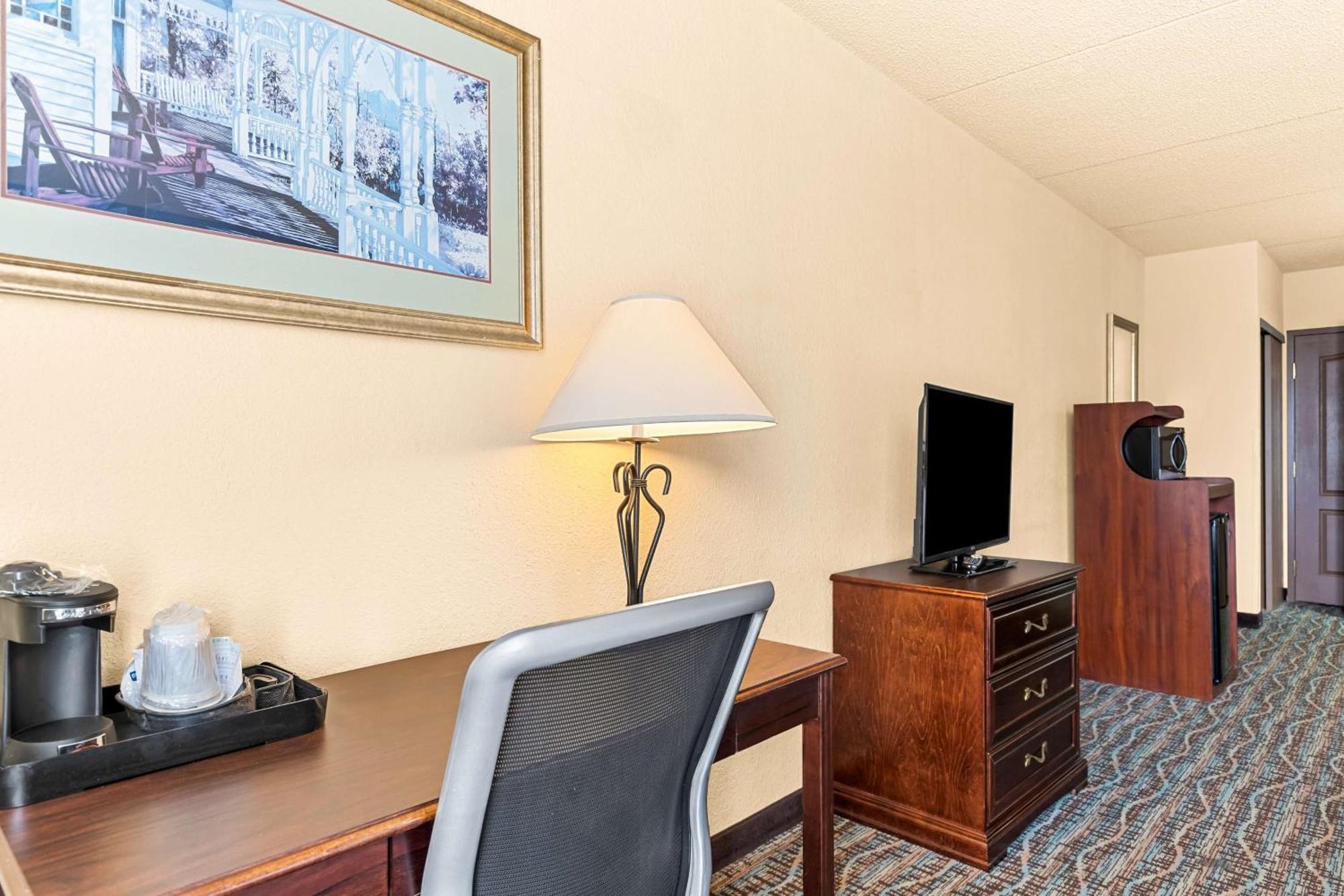 Best Western Holiday Manor Ньютон Экстерьер фото